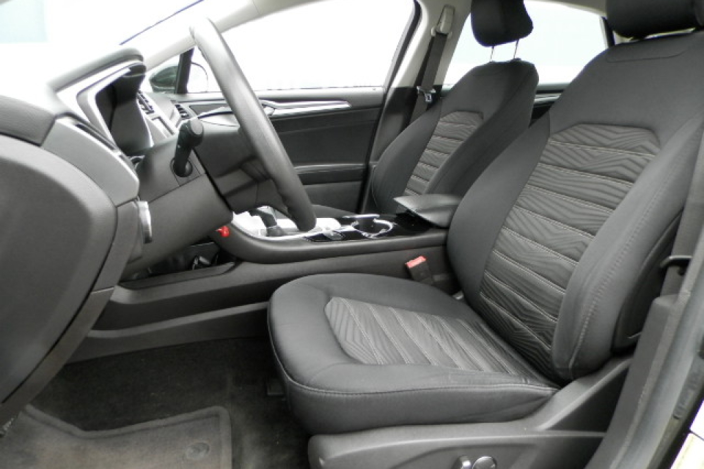 Ford Fusion SE 2016 фото 8