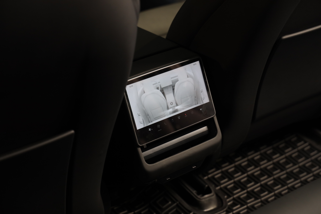 Tesla Model 3 2025 photo 32