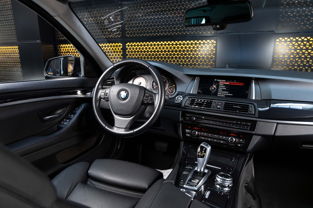 BMW 5 Series 2015 photo 27