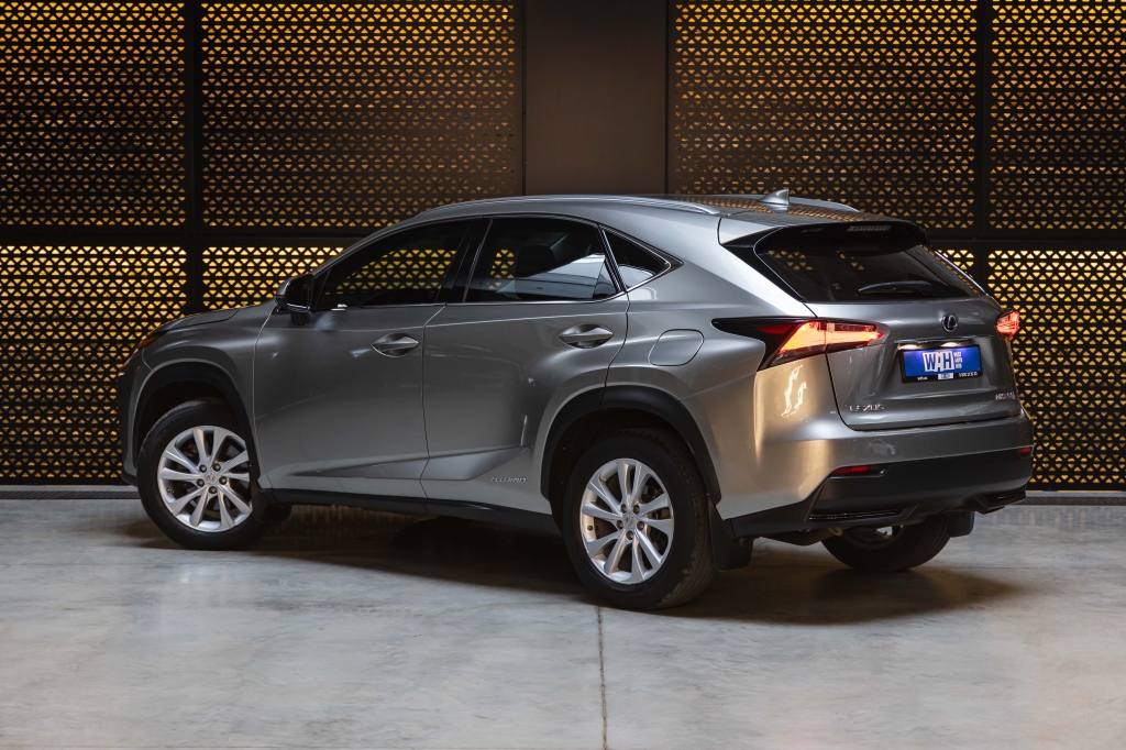 Lexus NX 300H 2016 фото 11
