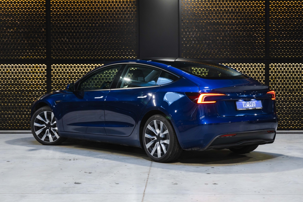 Tesla Model 3 2024 фото 12