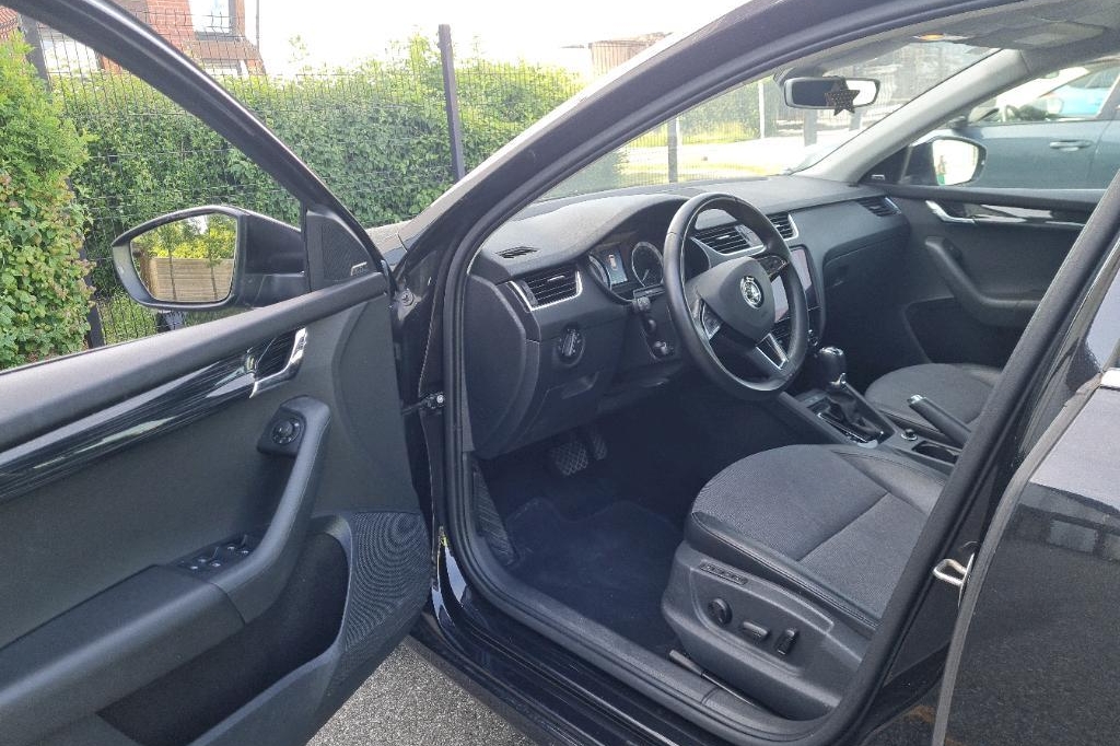 Skoda Octavia Combi 2018 photo 34