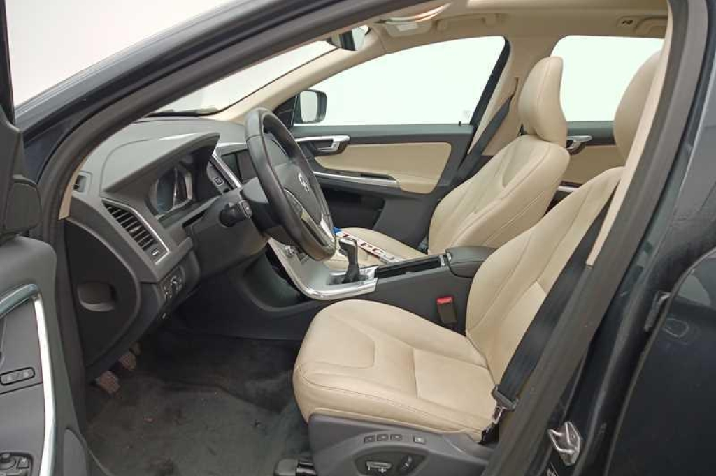 Volvo XC60 2016 photo 2