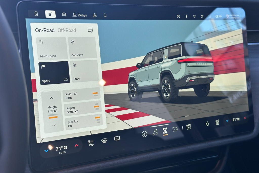 Rivian R1S 2023 photo 22