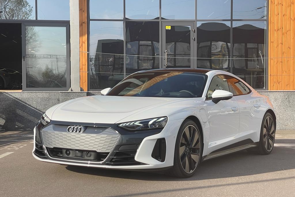 Audi e-tron GT 2021 фото 4