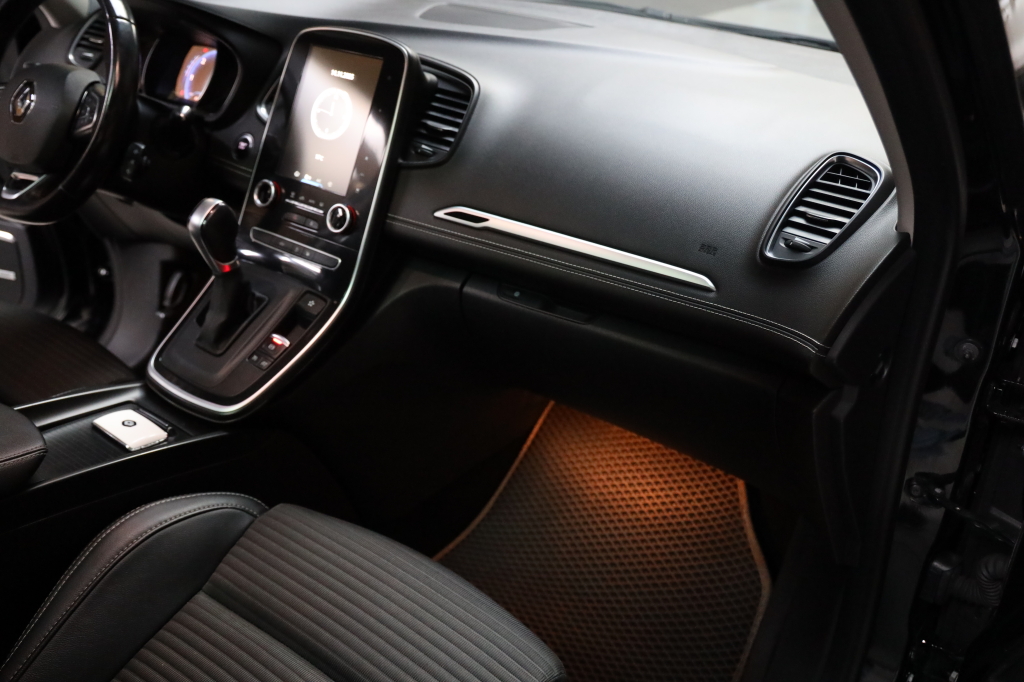 Renault Scenic 2017 фото 40