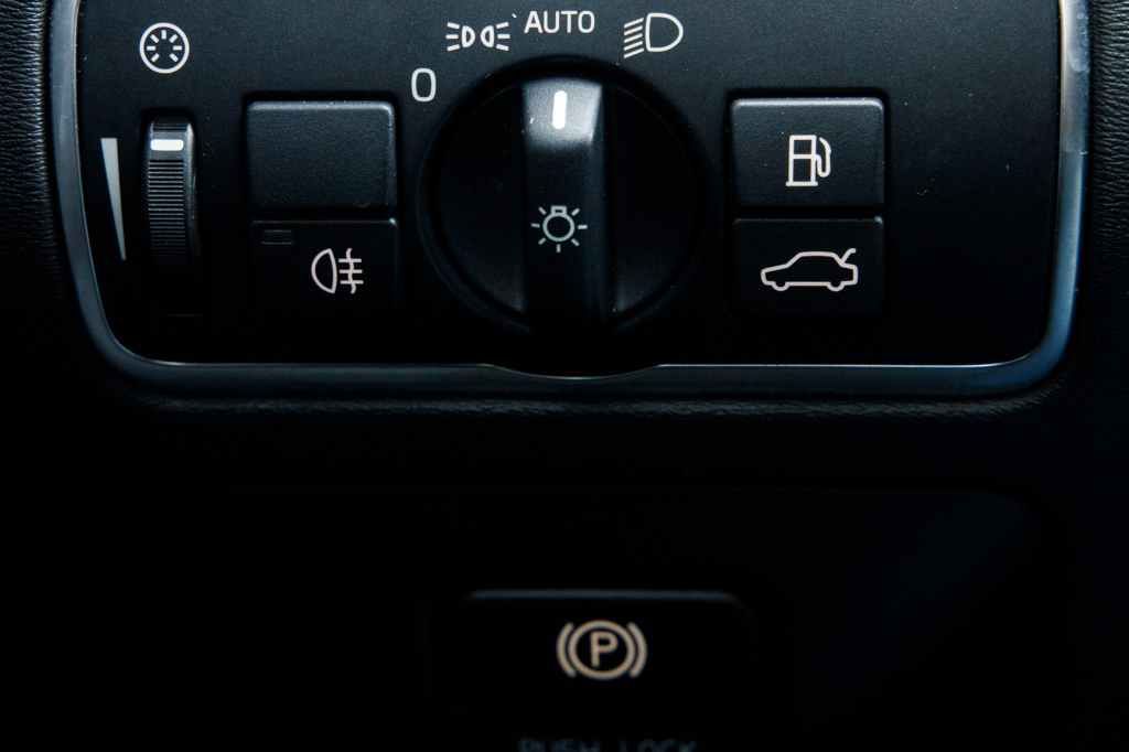 Volvo V70 D4 AWD фото 18