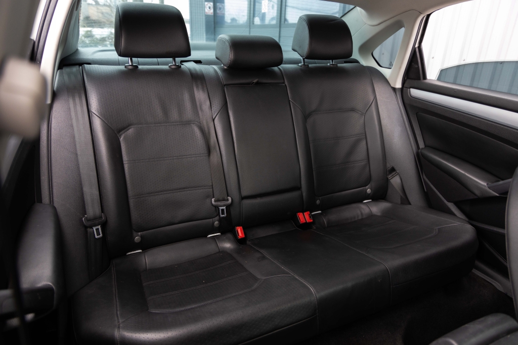 Volkswagen Passat 2012 photo 29