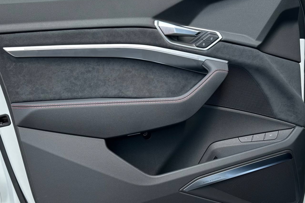 Audi Q8 e-tron 55 114 kWh Quattro S-line 2023 фото 9