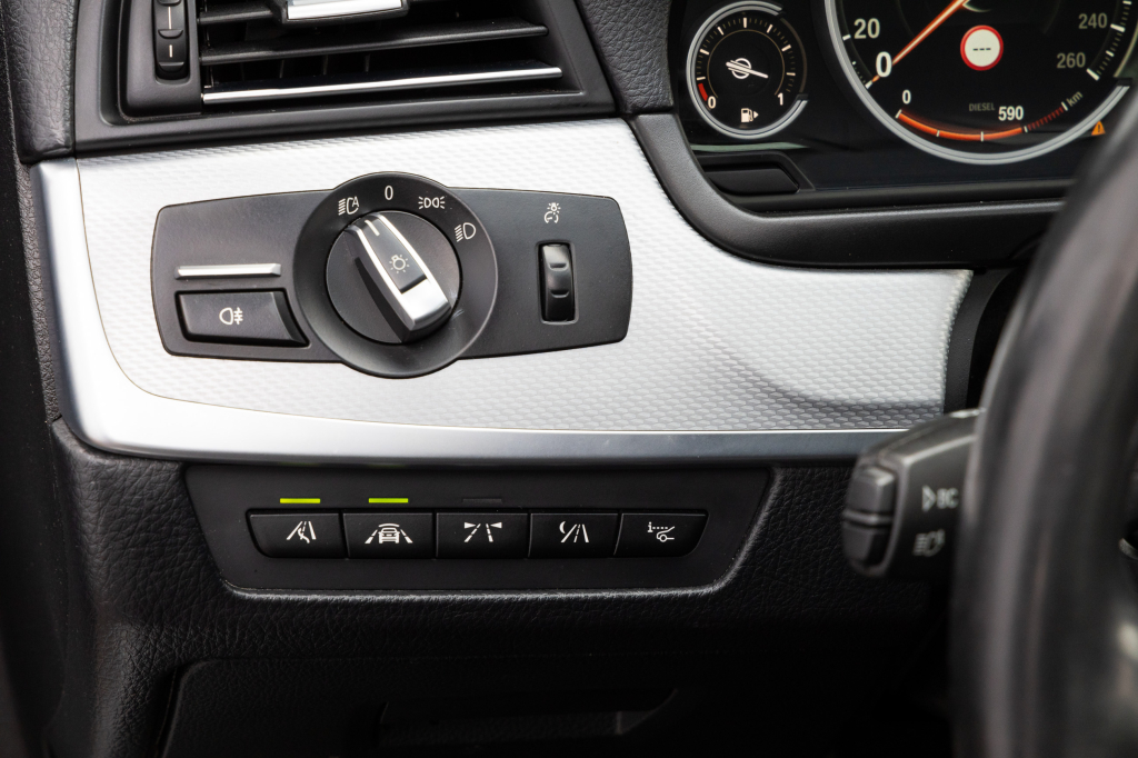 BMW 520 D Baureihe 5 Touring 2015 photo 16