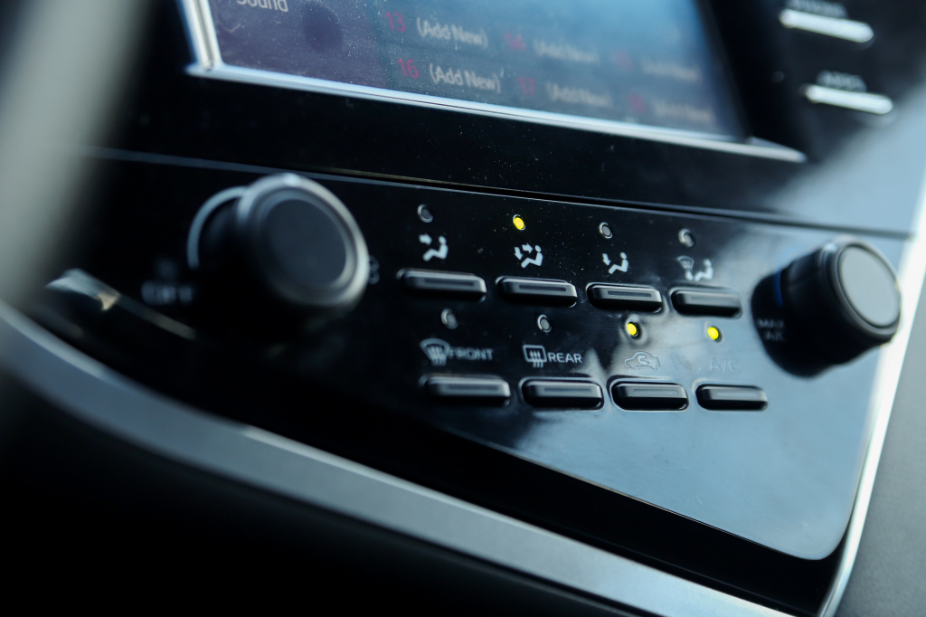 Toyota Camry LE 2017 фото 34