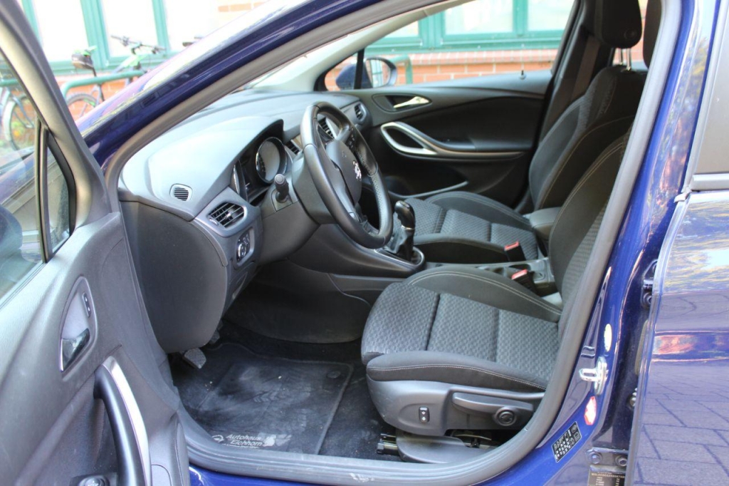 Opel Astra Sports Tourer 2017 фото 2