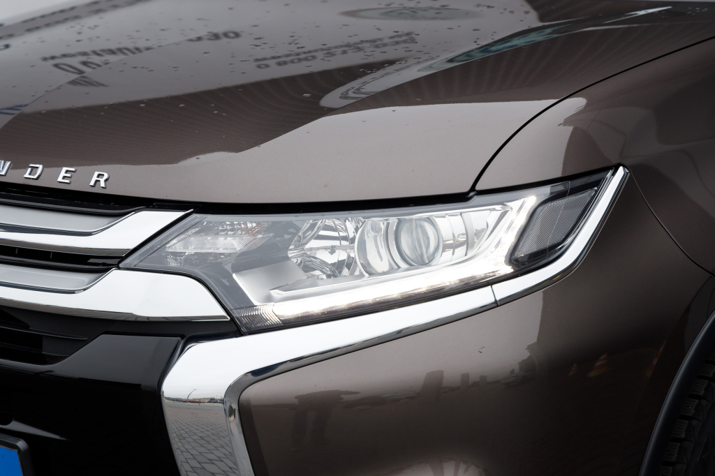 Mitsubishi Outlander 2018 фото 11