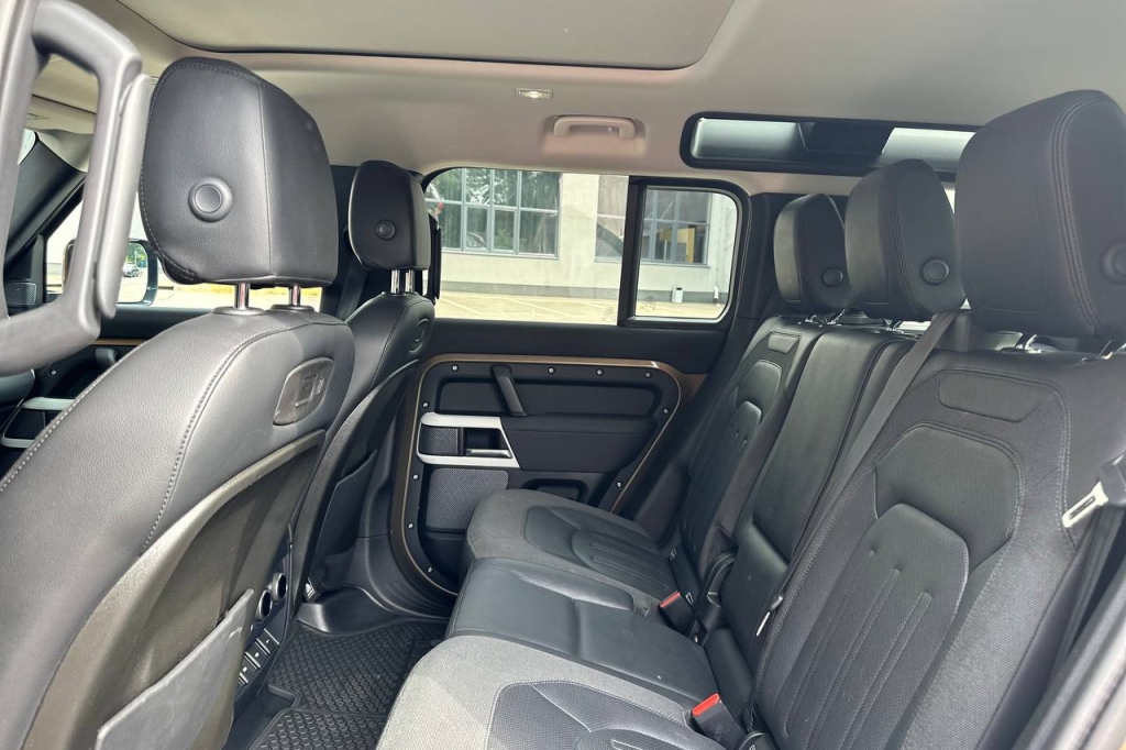 Land Rover Defender 2020 photo 19