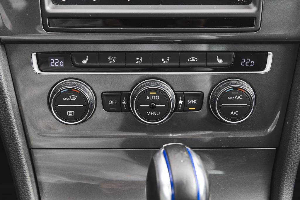 Volkswagen e-Golf 2014 фото 26