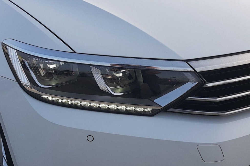 Volkswagen Passat Variant 2018 photo 2