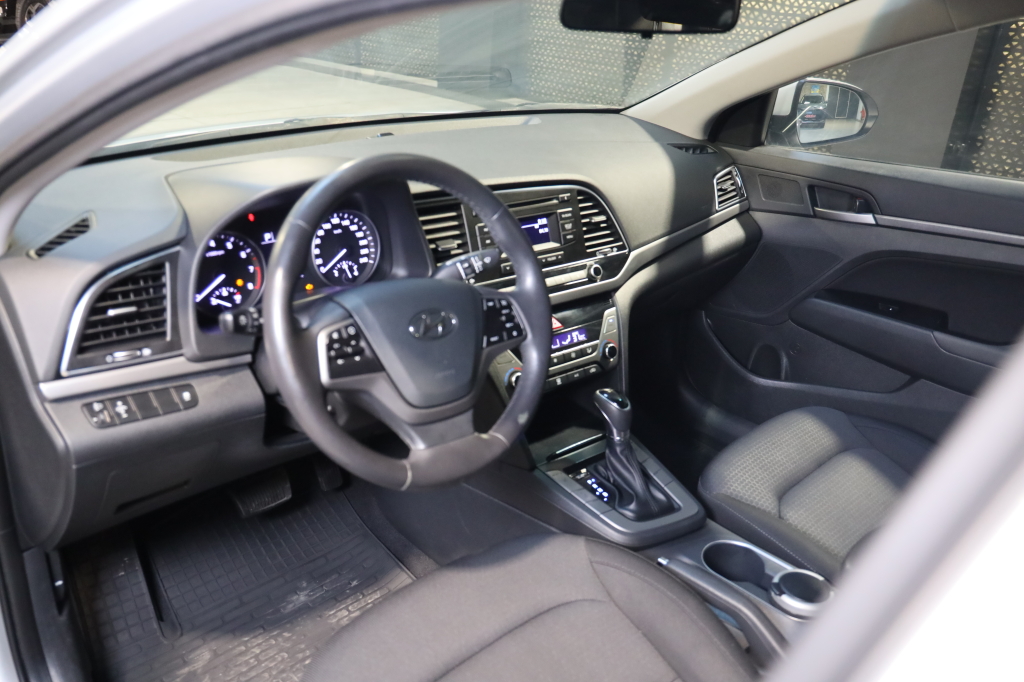 Hyundai Elantra 2016 фото 36