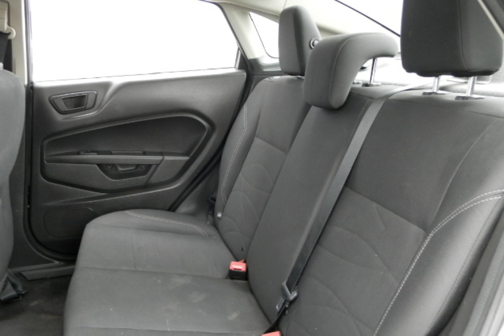 Ford Fiesta SE 2018 фото 10