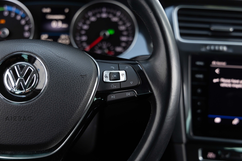 Volkswagen e-Golf 2018 фото 16