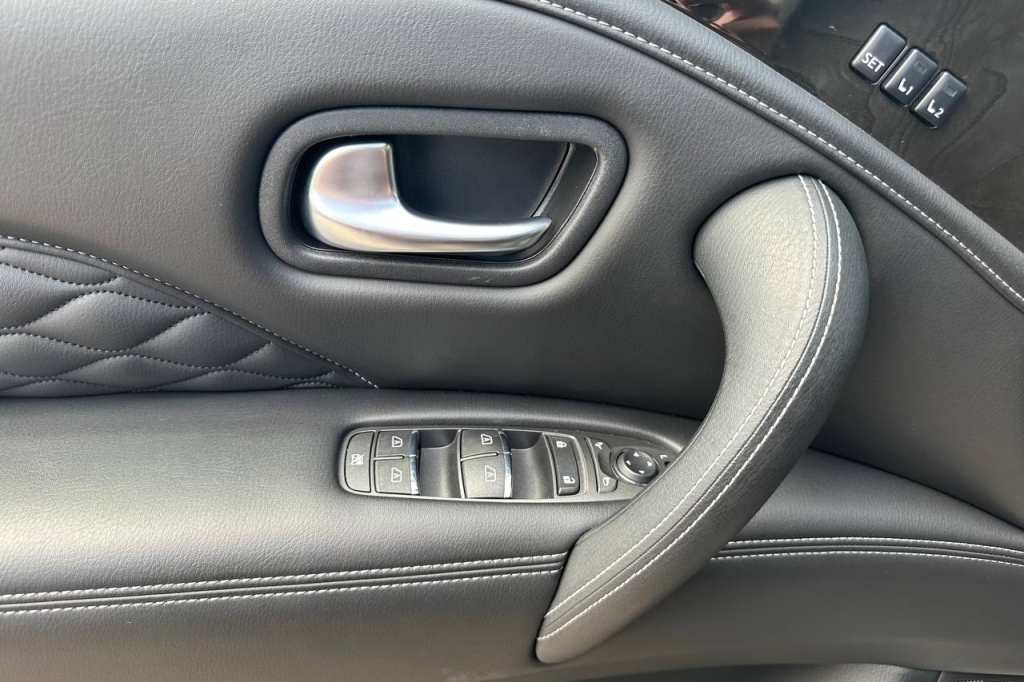 Infiniti QX80 2021 фото 10