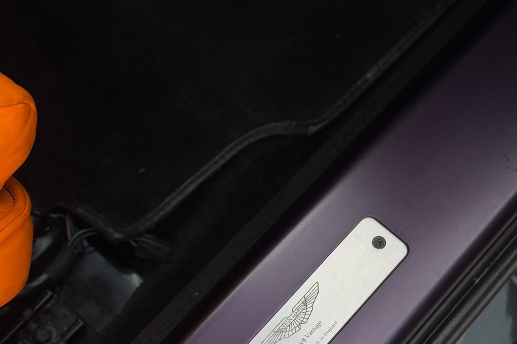 Aston Martin V8 Vantage 2006 фото 11