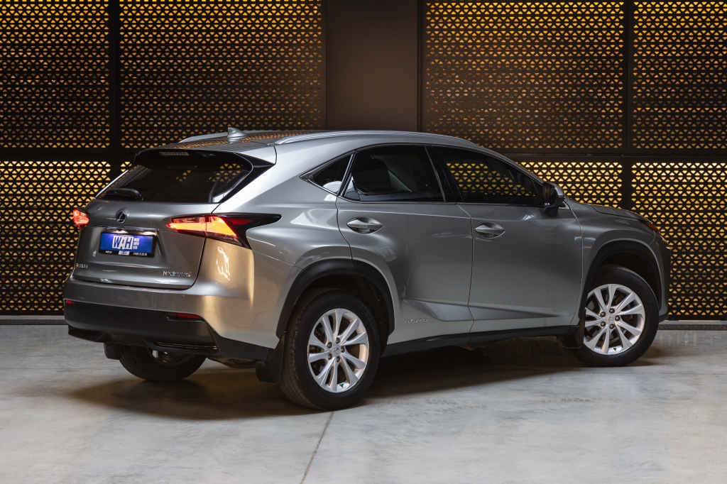 Lexus NX 300H 2016 фото 6