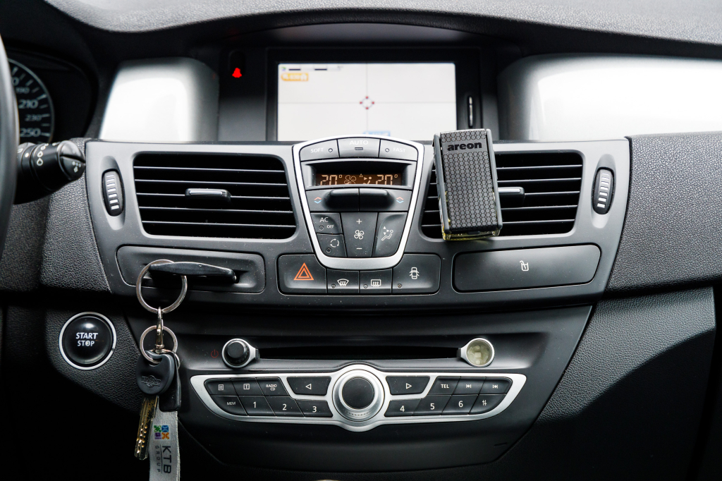 Renault Laguna III 2011 photo 16