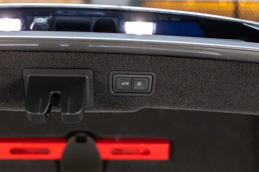 Audi A8 L 2018 фото 43