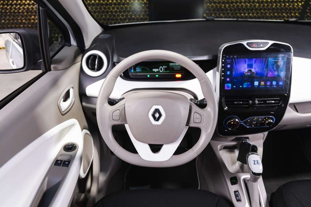 Renault Zoe 2018 фото 16