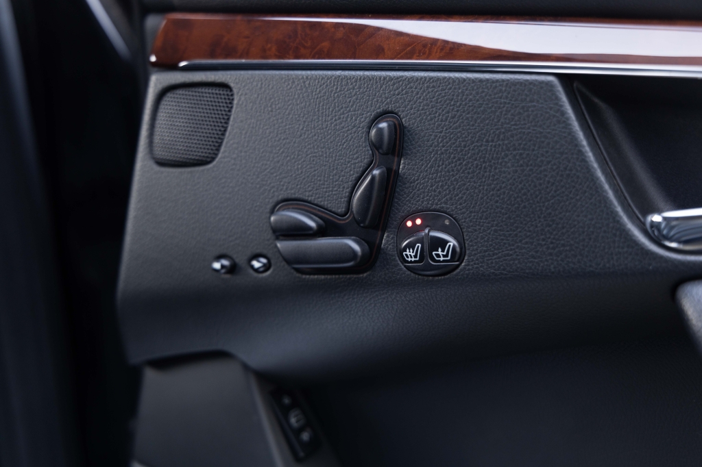 Mercedes-Benz S-Class S500L 2003 photo 34