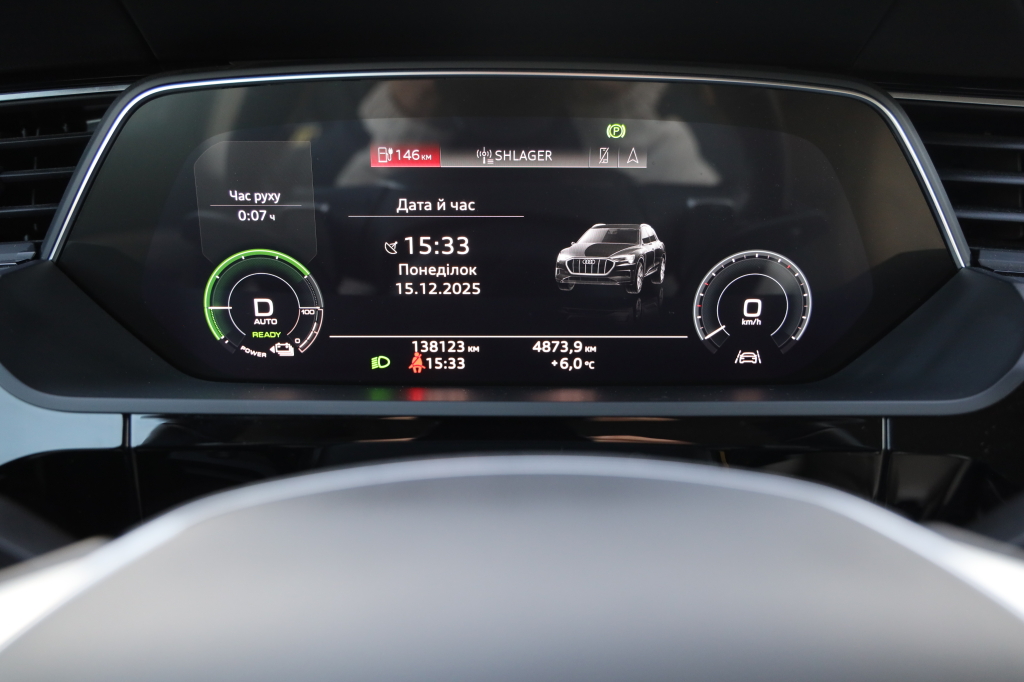 Audi e-tron 2019 фото 34