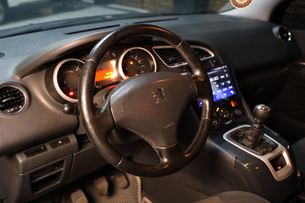 Peugeot 5008 2010 photo 34