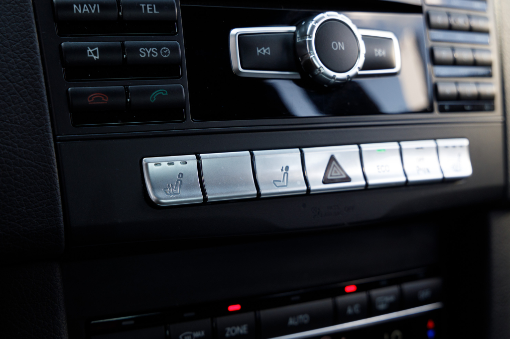 Mercedes-Benz  E220 2013 photo 16