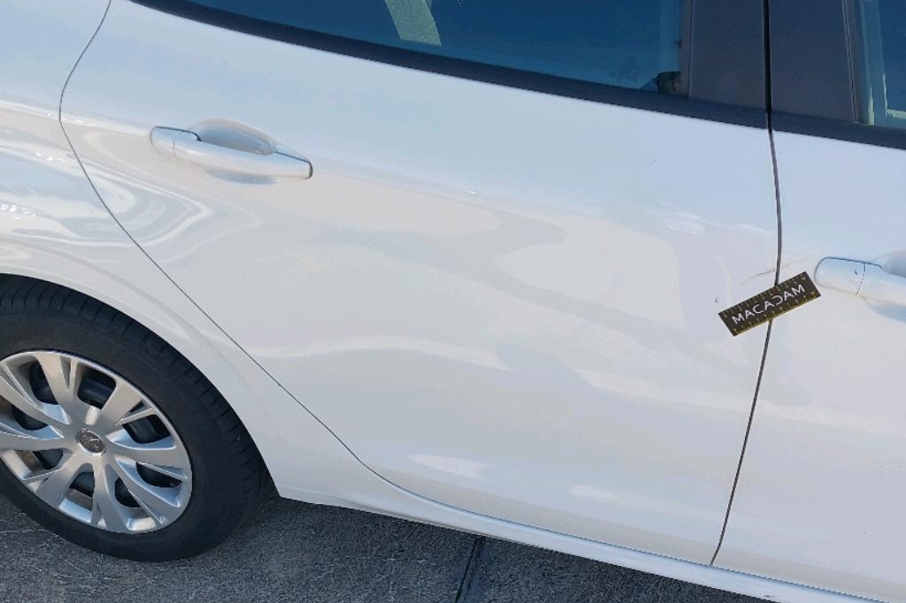 Peugeot 208 2017 фото 17