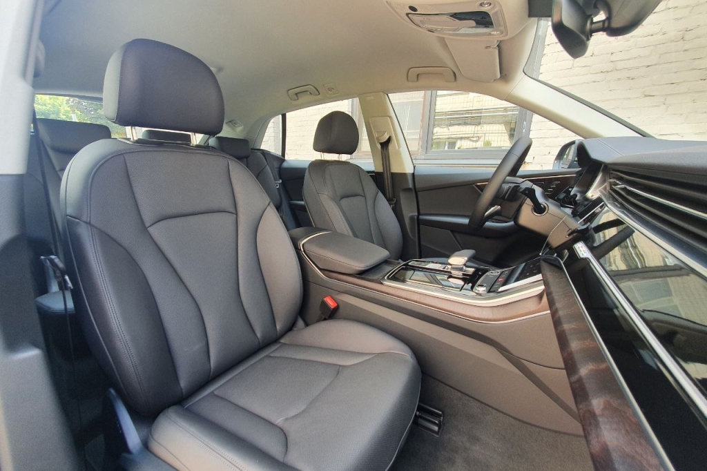 Audi Q8 50 TDI 2023 фото 11