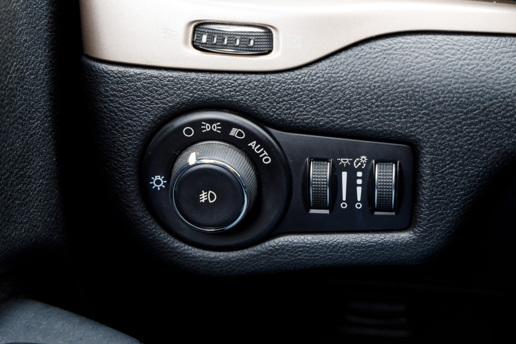 Jeep Cherokee Latitude 4x4 2016 фото 2