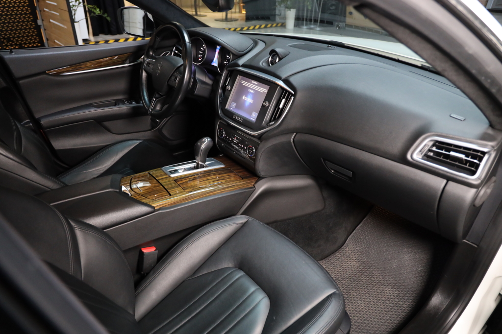 Maserati Ghibli 2013 фото 8