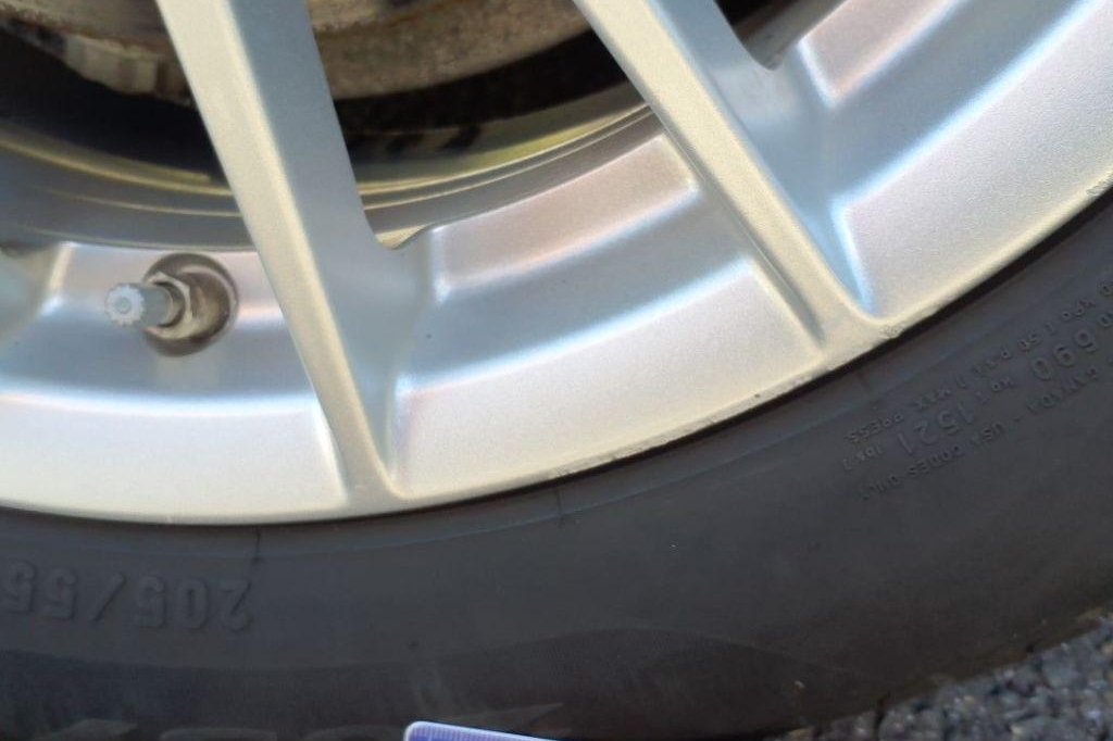 Jaguar XE 2017 photo 23