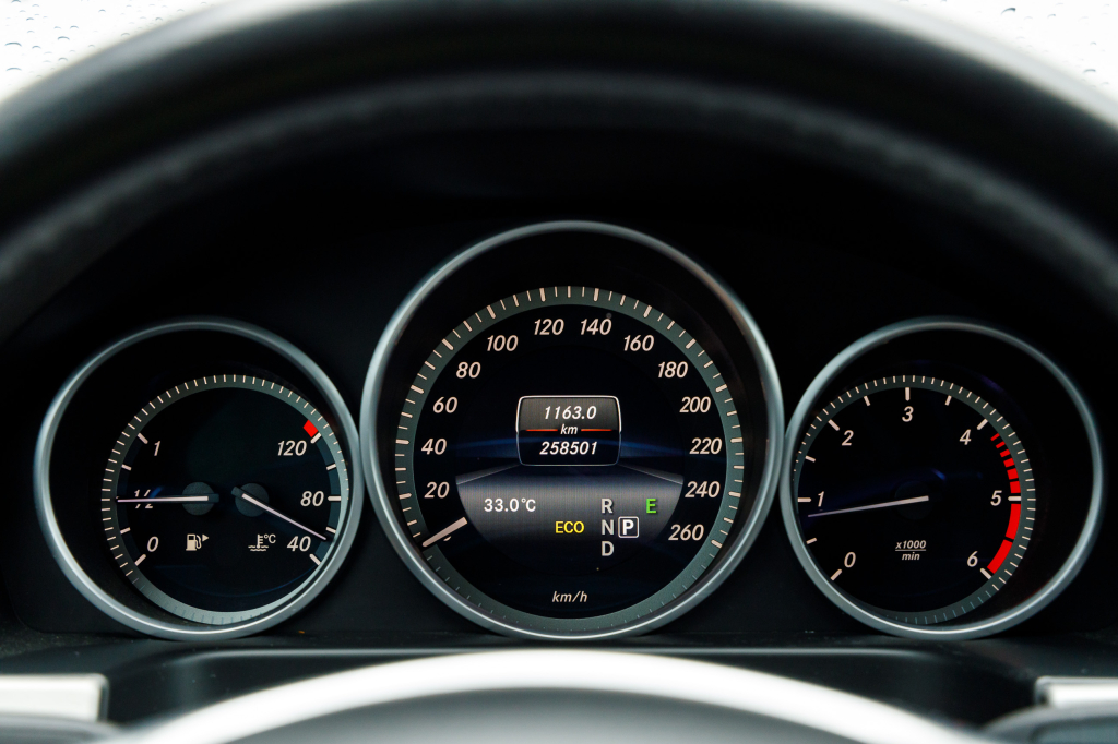 Mercedes-Benz E 220  Bluetec 2015 фото 38