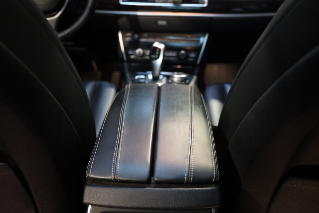 BMW 5 Series GT 2015 фото 31