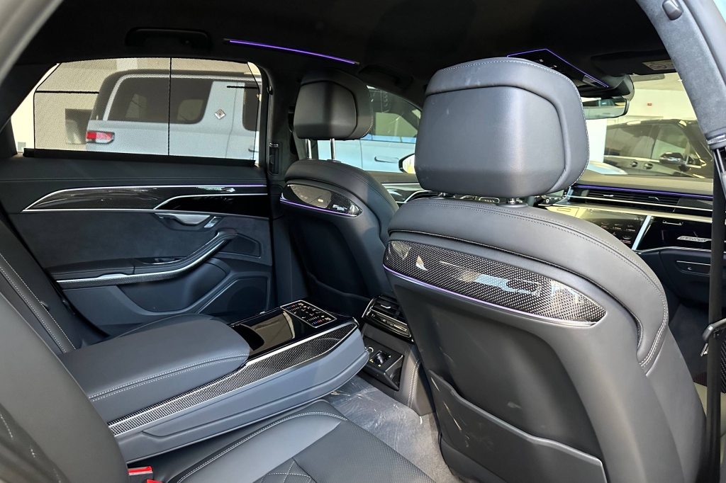Audi S8 2025 фото 16