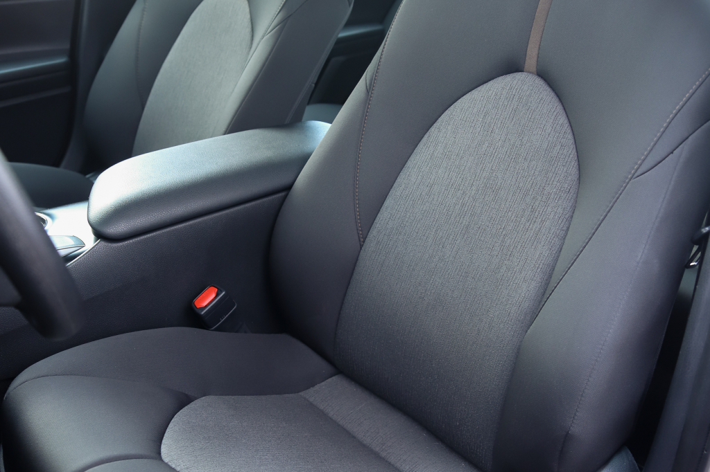 Toyota Camry LE 2017 фото 17