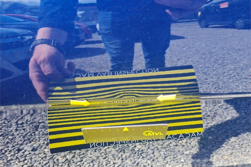 Jaguar XE 2016 фото 9