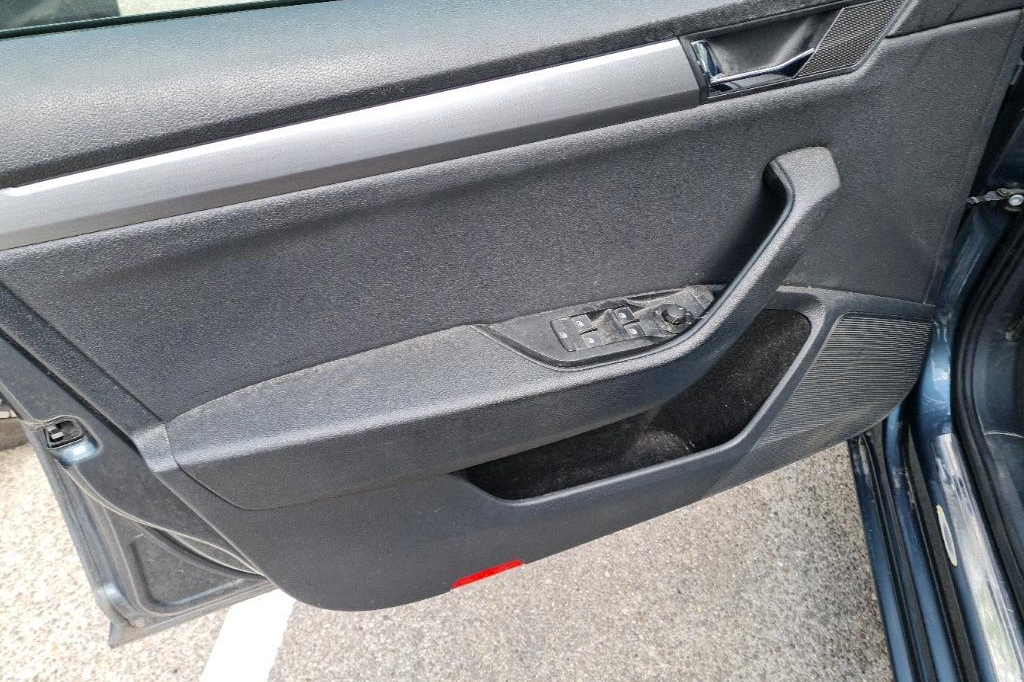 Skoda Superb Combi 2017 photo 27