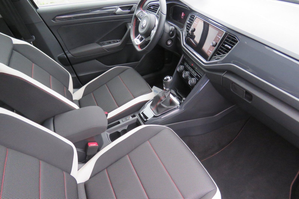 Volkswagen T-Roc 2019 photo 2