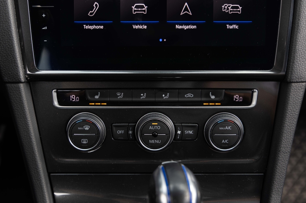 Volkswagen e-Golf 2018 фото 20