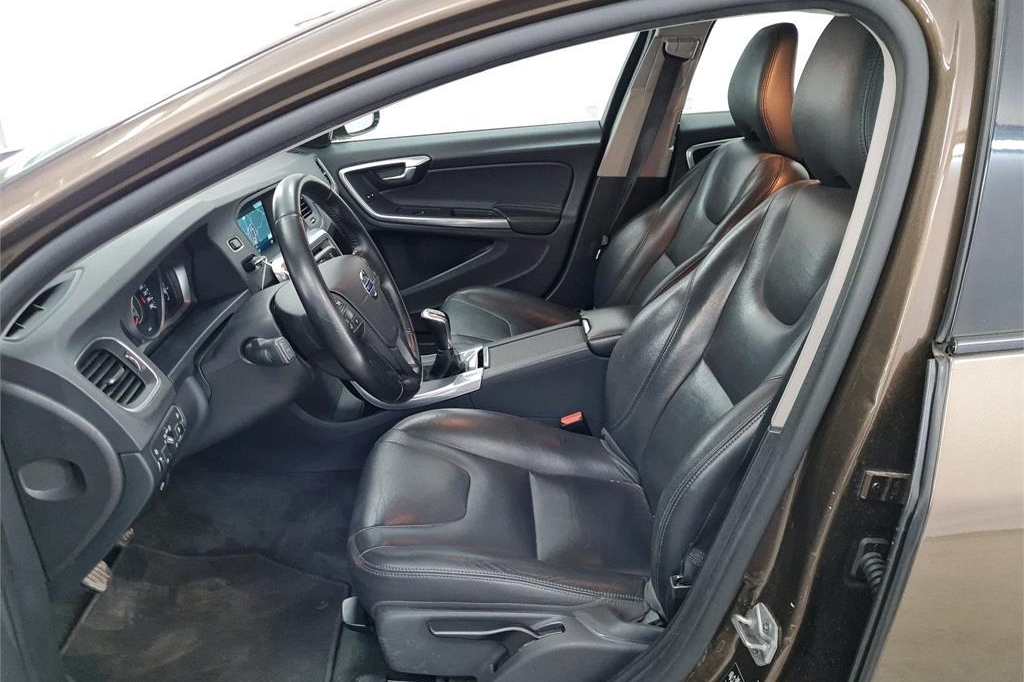 Volvo V60 Cross Country 2016 фото 4