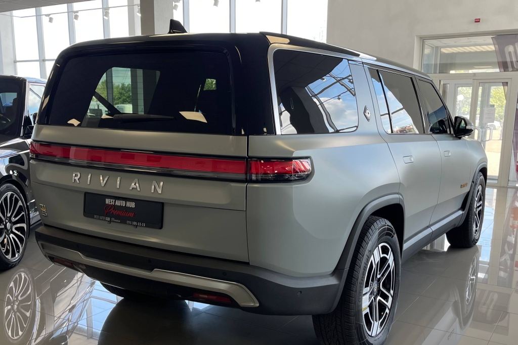 Rivian R1S 2023 photo 4