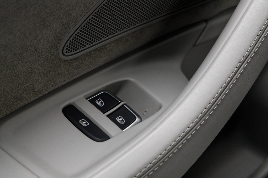 Audi A8 2014 фото 41