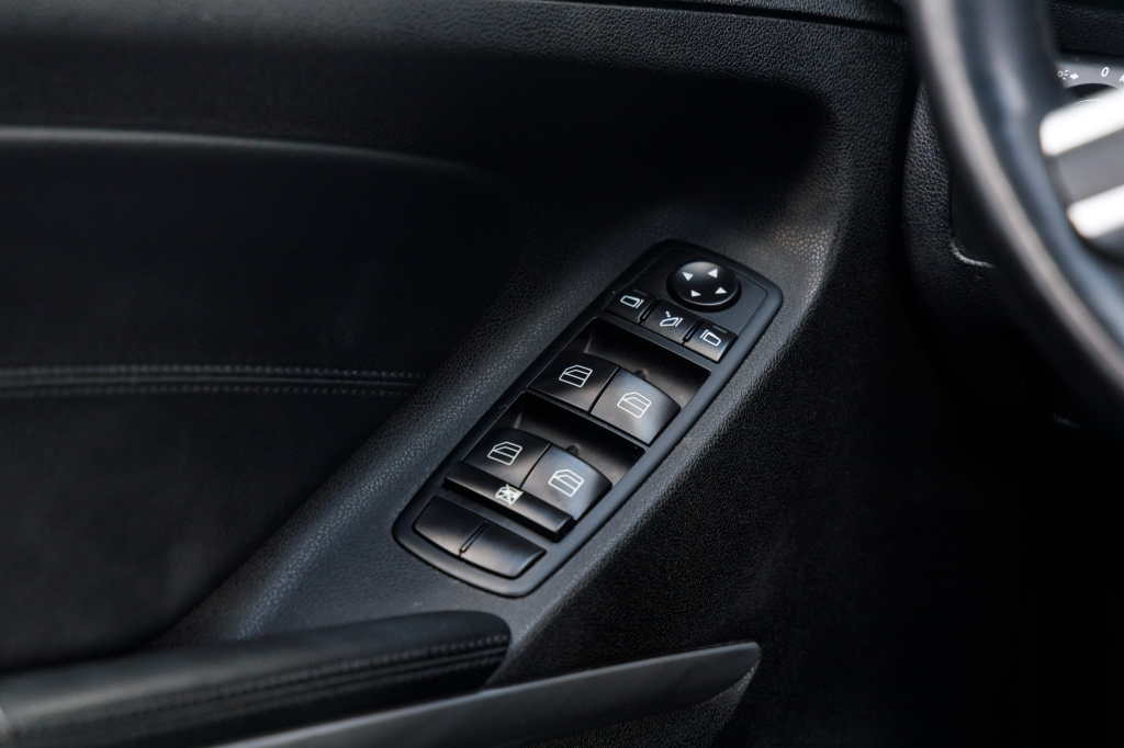 Mercedes-Benz ML 350 2011 photo 26